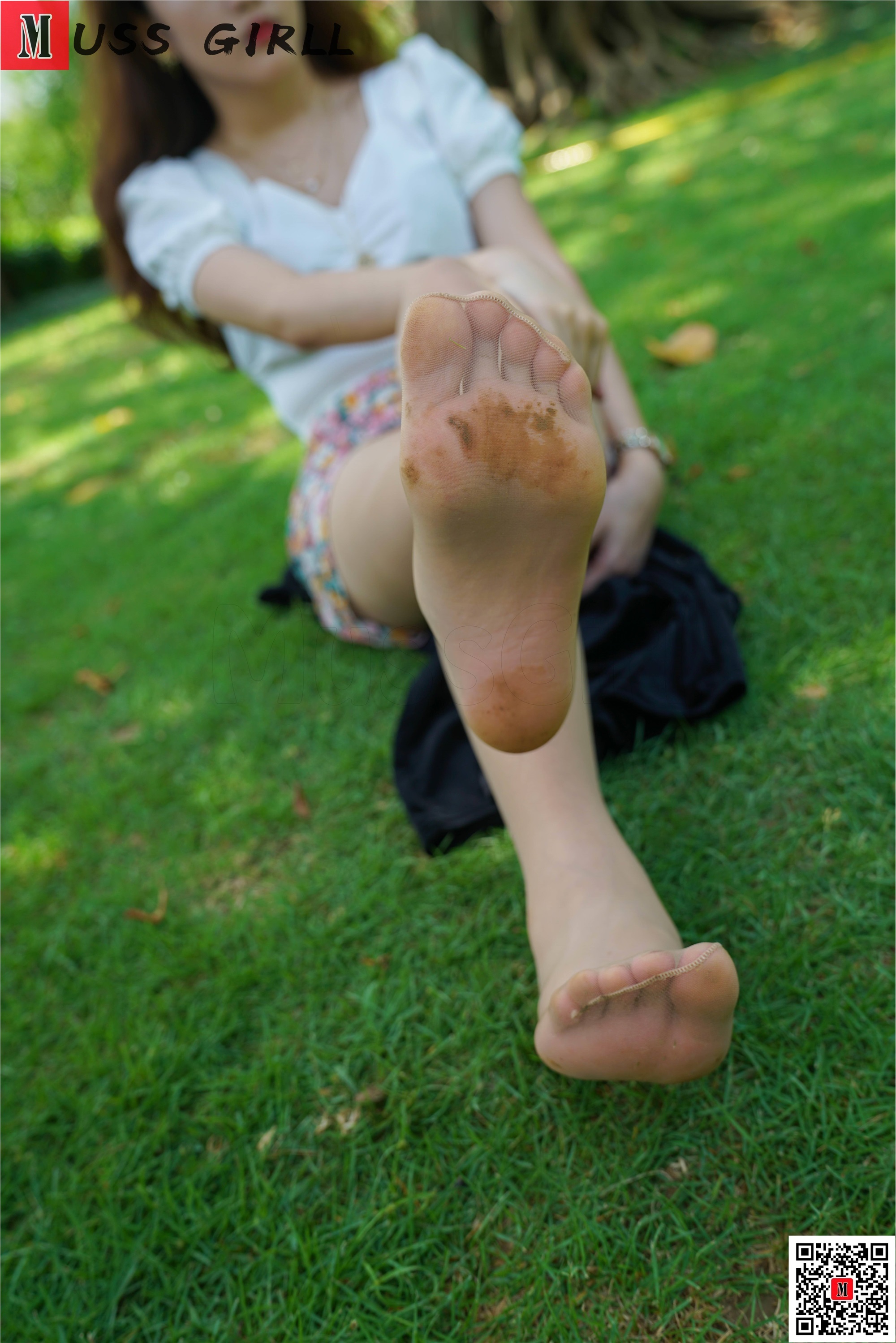 MussGirl慕丝女郎  NO.195 草地碎花包臀裙肉丝